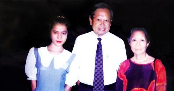 翁帆：28岁嫁82岁，坚持早睡早起18年，用心把杨振宁照顾到100岁-理解翁帆为什么会嫁给杨振宁了吧[看]