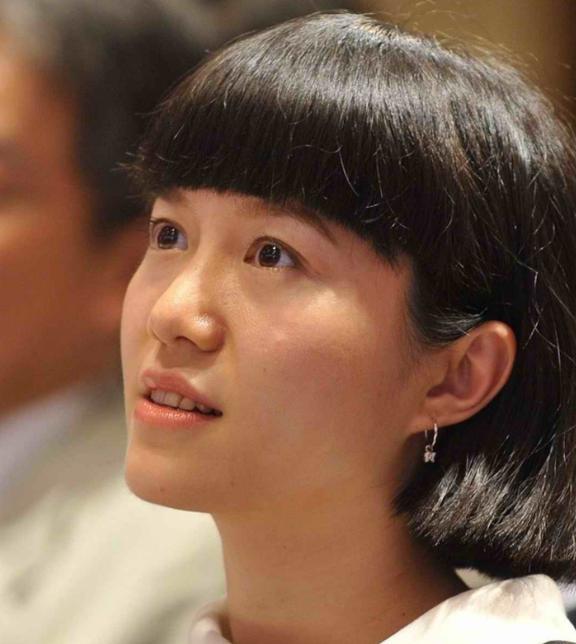 翁帆：28岁嫁82岁，坚持早睡早起18年，用心把杨振宁照顾到100岁-理解翁帆为什么会嫁给杨振宁了吧[看]