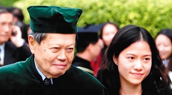 翁帆：28岁嫁82岁，坚持早睡早起18年，用心把杨振宁照顾到100岁-理解翁帆为什么会嫁给杨振宁了吧[看]