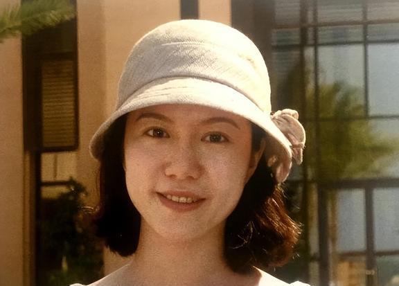 翁帆：28岁嫁82岁，坚持早睡早起18年，用心把杨振宁照顾到100岁-理解翁帆为什么会嫁给杨振宁了吧[看]