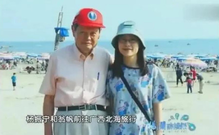 翁帆签离婚协议后精神异常，当街崩溃斥责杨振宁-翁帆嫁给杨振宁是因为政治原因吗