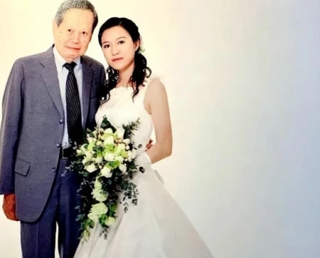纪实杨振宁让翁帆冻卵，许她再嫁生子，谁说相差54岁的爱情不长久？-杨振宁和翁帆的年龄差