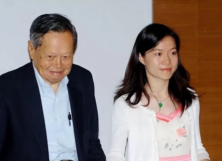 纪实杨振宁让翁帆冻卵，许她再嫁生子，谁说相差54岁的爱情不长久？-杨振宁和翁帆的年龄差