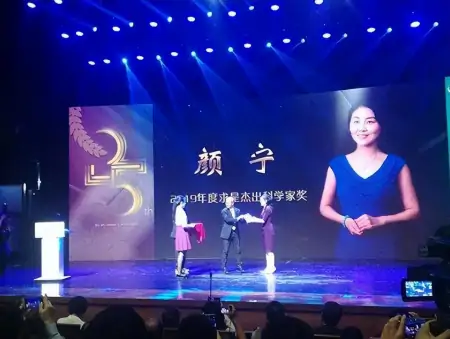 纪实杨振宁让翁帆冻卵，许她再嫁生子，谁说相差54岁的爱情不长久？-杨振宁和翁帆的年龄差