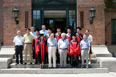 纪实杨振宁让翁帆冻卵，许她再嫁生子，谁说相差54岁的爱情不长久？-杨振宁和翁帆的年龄差