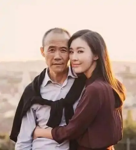 98岁杨振宁依旧精神，44岁翁帆却日渐发福，为何能恩爱16年？-杨振宁和28岁翁帆的爱情故事