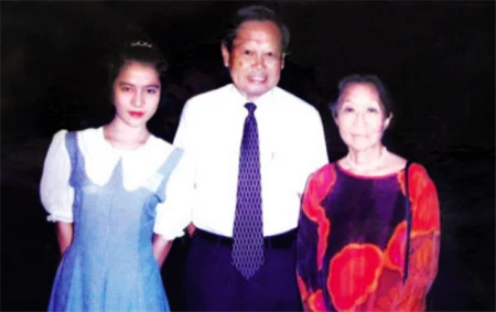 28岁的翁帆和82岁的杨振宁，相差54岁的忘年恋，真的幸福吗？-杨振宁和翁帆真的有孩子吗