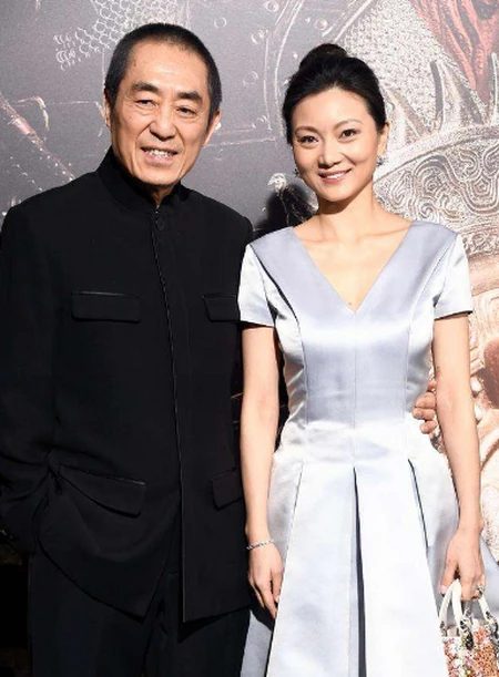 98岁杨振宁精神饱满，44岁翁帆发福显老，牵手16年依旧恩爱如初！-杨振宁和28岁翁帆的爱情关系