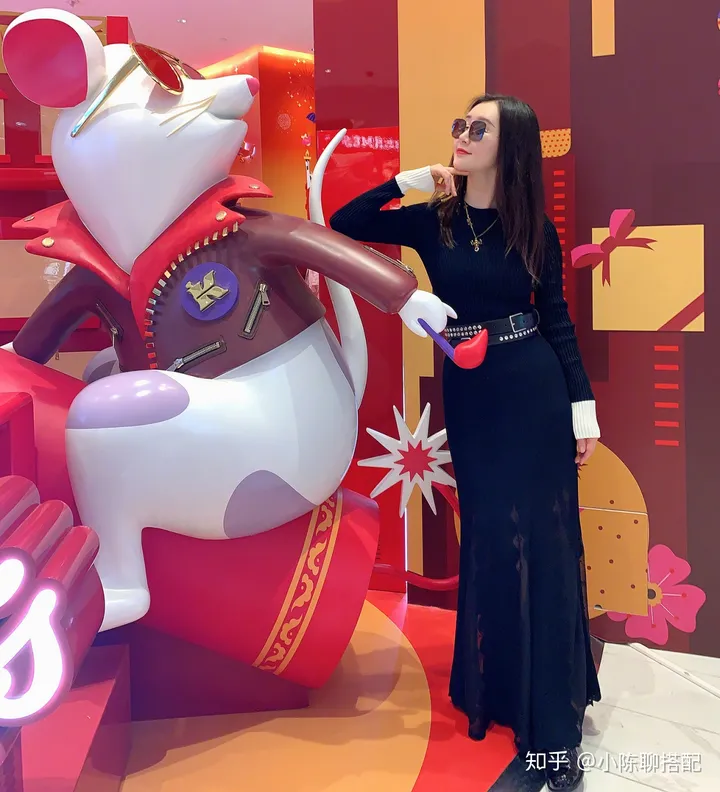 舒畅1米6真敢穿拖地裙，勾勒出的细腰不堪一握，32岁少女感依旧-舒畅同款