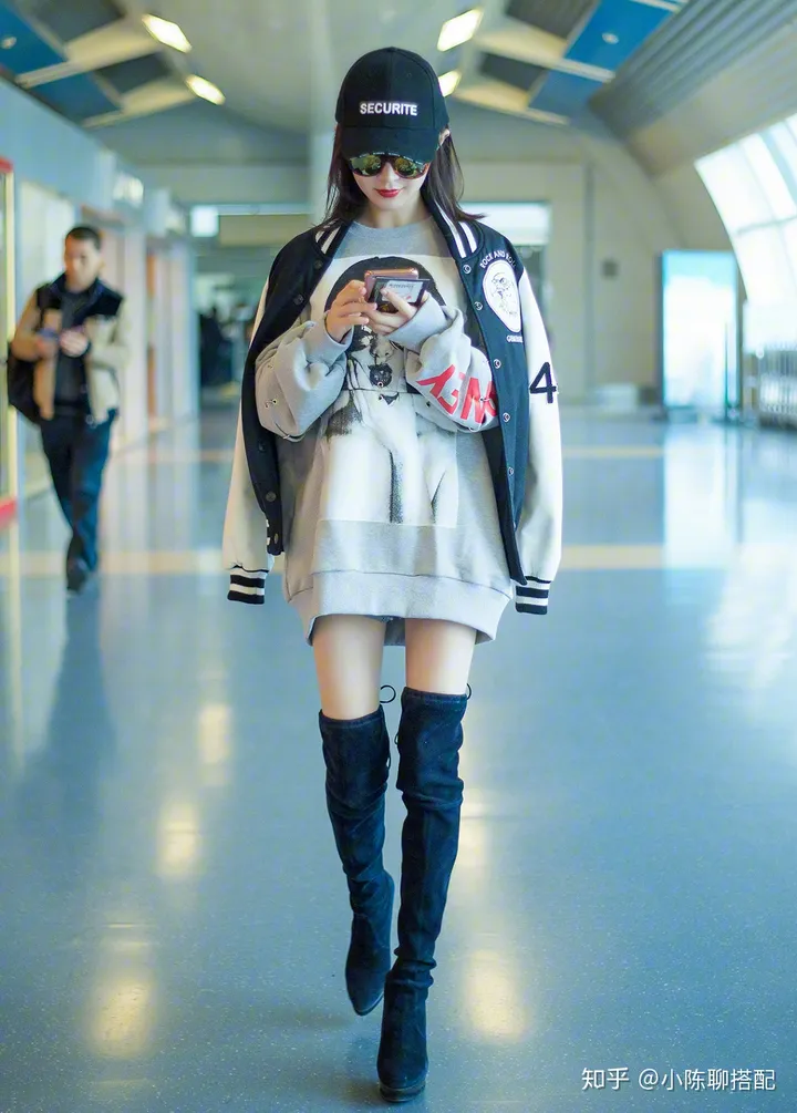 舒畅1米6真敢穿拖地裙，勾勒出的细腰不堪一握，32岁少女感依旧-舒畅同款