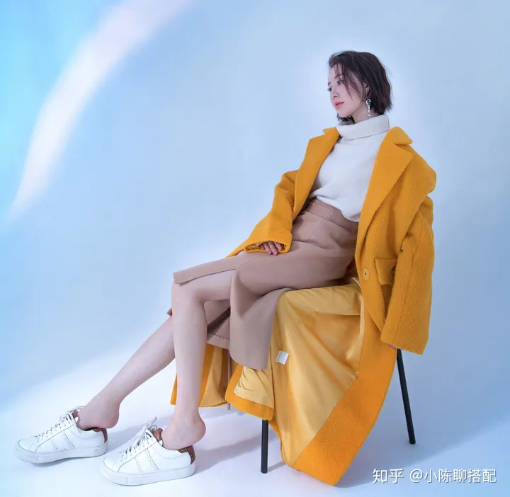 舒畅1米6真敢穿拖地裙，勾勒出的细腰不堪一握，32岁少女感依旧-舒畅同款