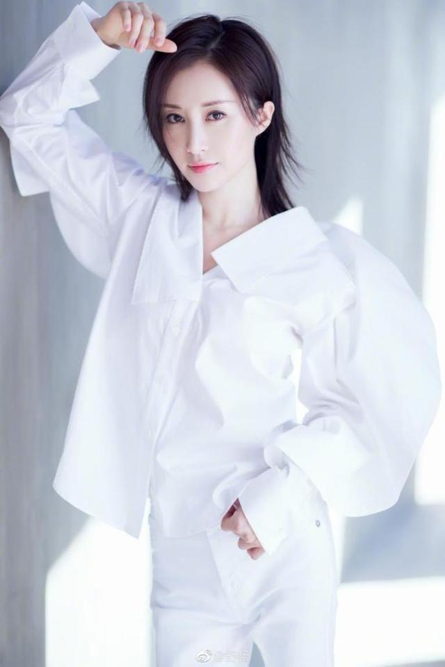 舒畅跨界做直播，用敬业和专业回应争议-舒畅直播画面引争议