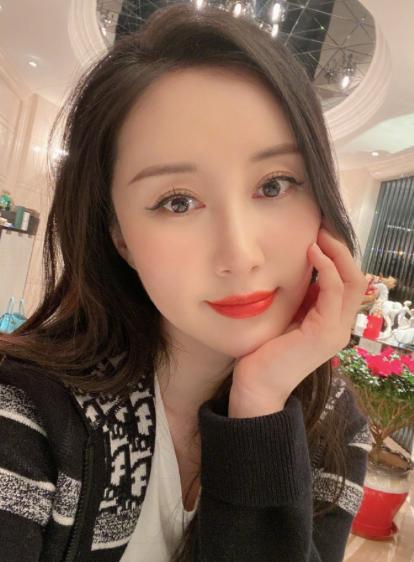 32岁舒畅晒近照，意外露出豪宅内景，脸部浮肿少女感不在？-舒畅近况如何知乎