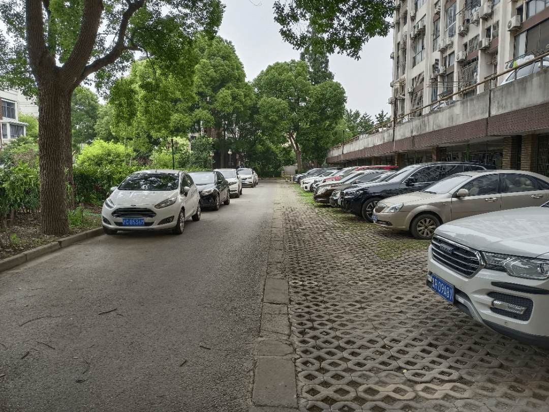 道路宽了，行车安全了，居民心里舒畅了！-道路宽广是什么意思