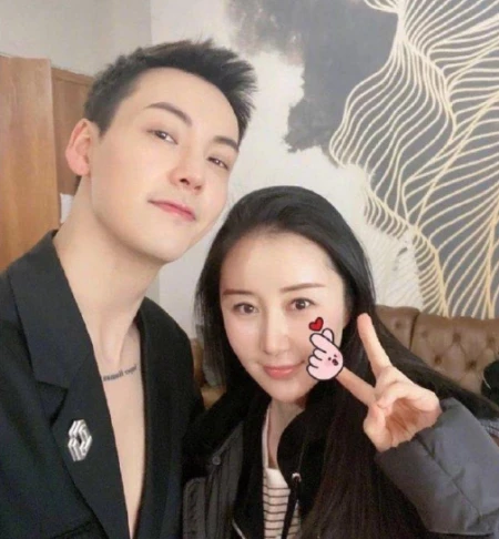 5岁出道，10岁母亲离世，33岁没谈过恋爱，她经历了什么？-五岁女孩离世