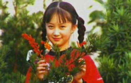 5岁出道，10岁母亲离世，33岁没谈过恋爱，她经历了什么？-五岁女孩离世