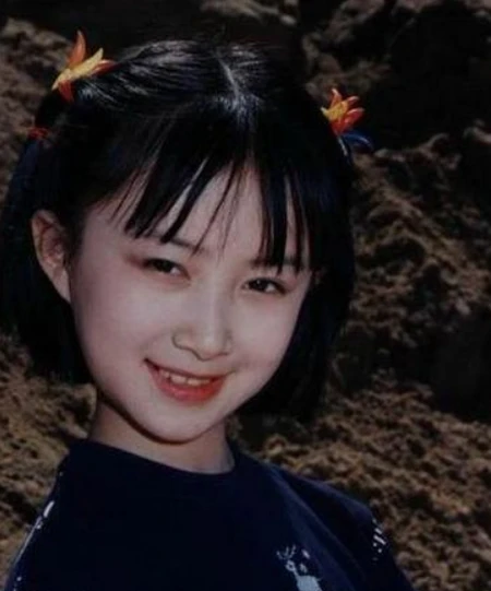 5岁出道，10岁母亲离世，33岁没谈过恋爱，她经历了什么？-五岁女孩离世