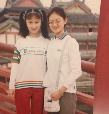 5岁出道，10岁母亲离世，33岁没谈过恋爱，她经历了什么？-五岁女孩离世