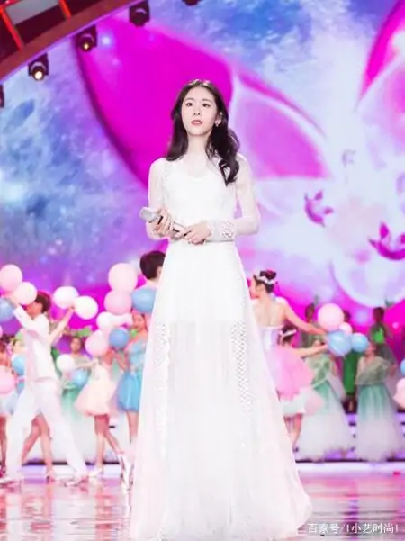 33岁舒畅穿镂空裙太美 V领风格秀美颈 颜值身材如少女-舒畅同款连衣裙