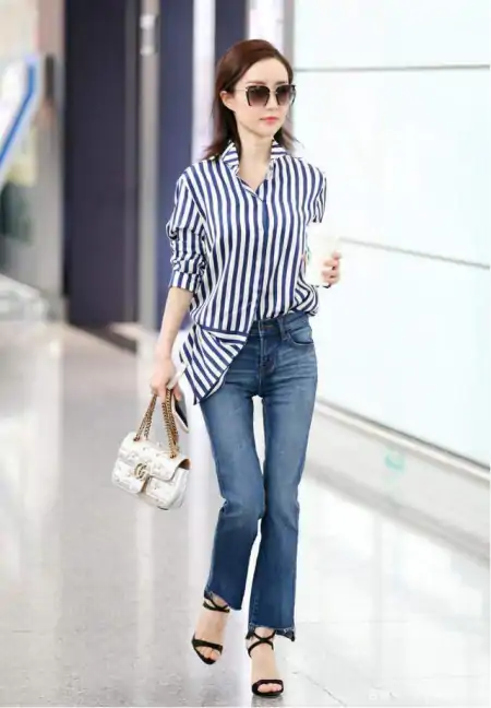 33岁舒畅越来越美了，穿条纹衬衫女人味倍足，披发造型美到不敢认-舒畅的衣服