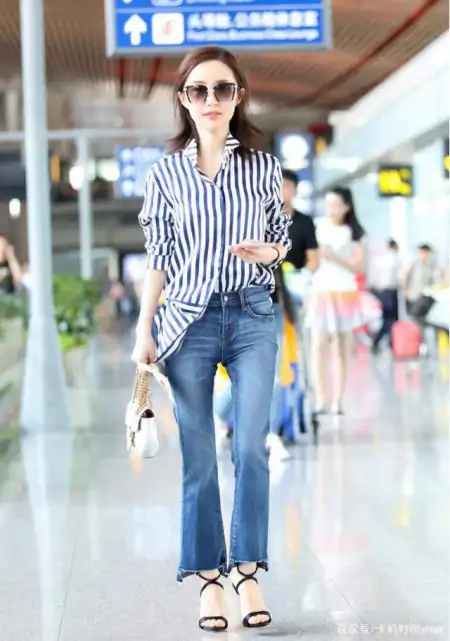 33岁舒畅越来越美了，穿条纹衬衫女人味倍足，披发造型美到不敢认-舒畅的衣服