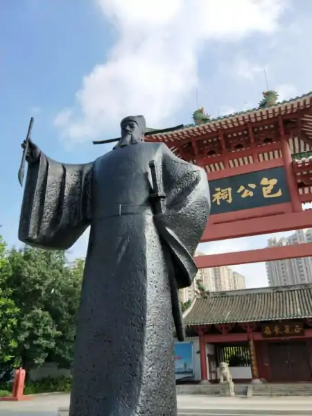 包拯后代现状如何？35代后人包先良不外出打工，默默留守包氏祠堂-包拯的子孙后代现在还有吗