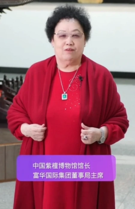 “唐僧”之妻陈丽华罕见露面，82岁高龄身材臃肿，鸽子蛋钻戒抢镜-唐僧老婆陈丽华老师简介