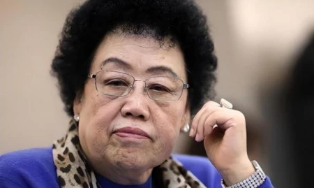 “唐僧”之妻陈丽华罕见露面，82岁高龄身材臃肿，鸽子蛋钻戒抢镜-唐僧老婆陈丽华老师简介