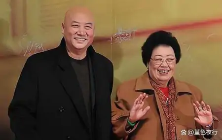 陈丽华未上桌，全家不敢动筷，迟重瑞一句话，暴露了他的家庭地位-陈丽华比迟重瑞大几岁?