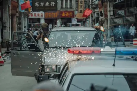 《除暴》首日票房过5000万，王千源“咬死不放松”抓捕吴彦祖-除暴王千源最后句说了什么