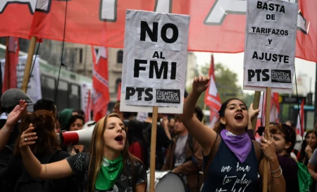 通胀飞涨、经济崩溃只是小场面，阿根廷史上最高通胀率：20000%-阿根廷深陷贫困和通胀危机