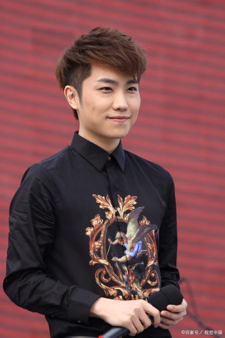 突然失踪3年？原来徐良已经投身到音乐公司做老板了！-徐良现场唱功