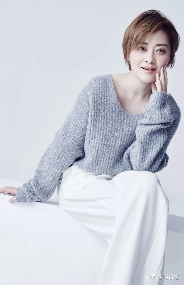 梅婷气质不是盖的！单品上身端庄优雅又大气，47岁的年龄30岁的美-43岁梅婷近照