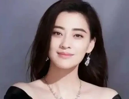 梅婷：凭《不要和陌生人说话》为人熟知，上节目因偏心二胎惹争议-梅婷2020