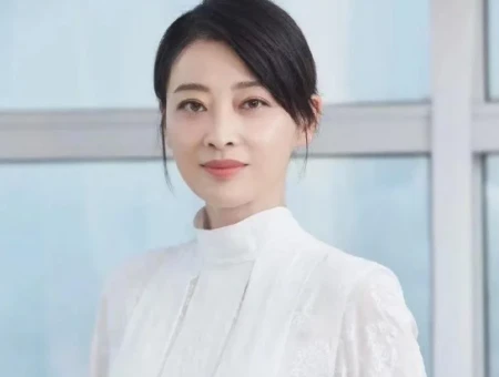 梅婷：凭《不要和陌生人说话》为人熟知，上节目因偏心二胎惹争议-梅婷2020