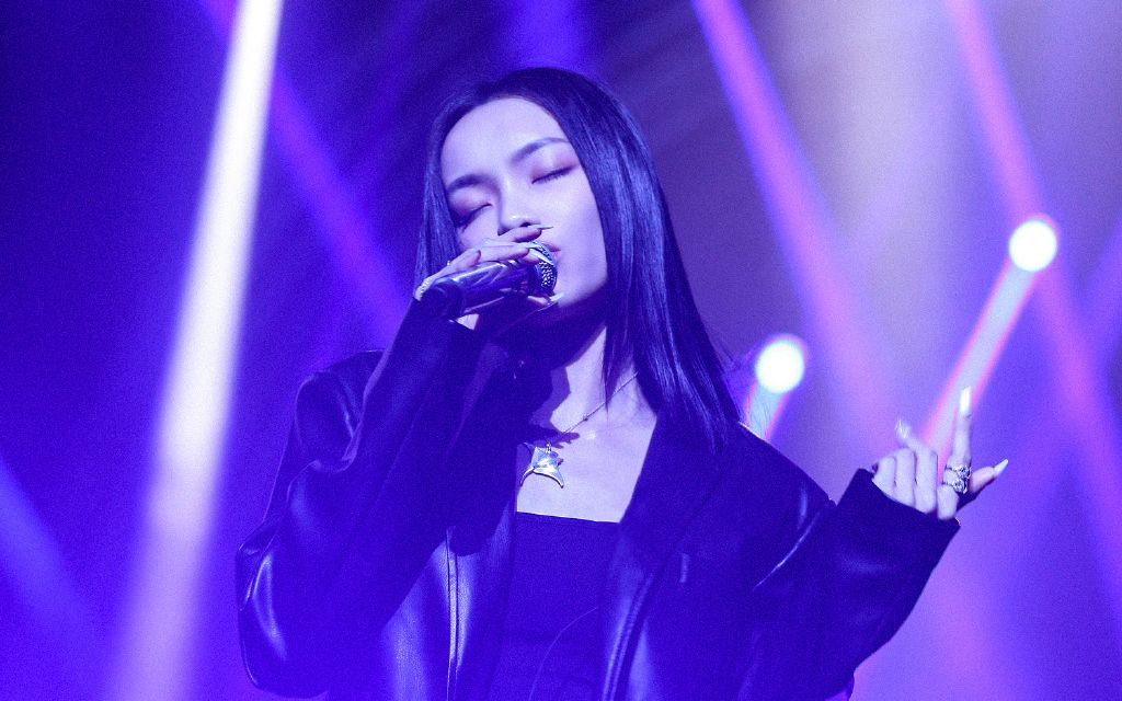 刘柏辛这个“嗯”在短视频怎么就被玩起来？丨娱论-刘柏辛时尚先生红毯造型