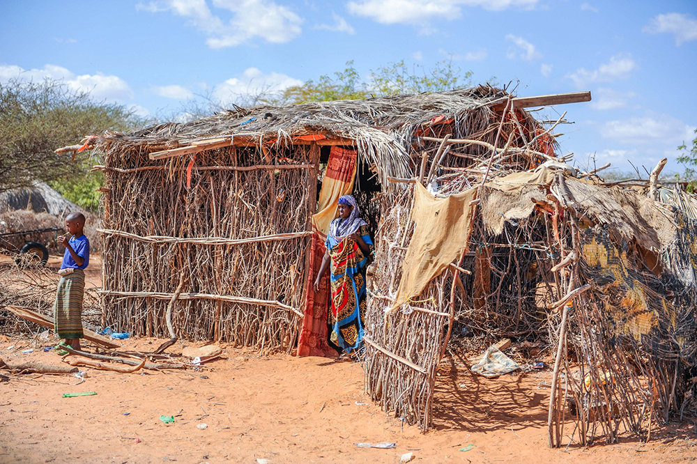 早安·世界｜肯尼亚曼德拉面临干旱威胁，民众排队领取饮用水-肯尼亚 百度百科