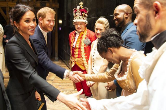 梅根把嫁给哈里王子类比曼德拉获释，遭曼德拉孙子抨击：两者不可等同-梅根利用哈里