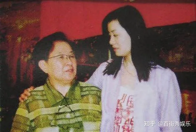 54岁毛阿敏全家照，嫁百亿老公，与那英交恶，女儿美艳动人-毛阿敏的老公是谁?毛阿敏简历