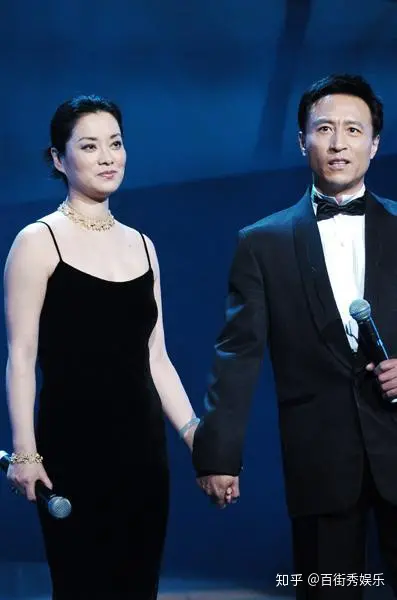 54岁毛阿敏全家照，嫁百亿老公，与那英交恶，女儿美艳动人-毛阿敏的老公是谁?毛阿敏简历