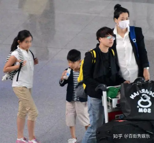 54岁毛阿敏全家照，嫁百亿老公，与那英交恶，女儿美艳动人-毛阿敏的老公是谁?毛阿敏简历