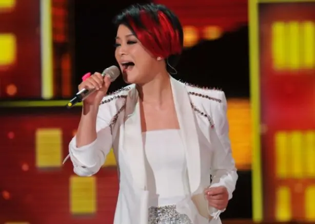 57岁毛阿敏气场强大，接受采访提及那英，面露嫌弃直言她快闲死了-毛阿敏近期生活照