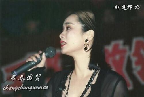 毛阿敏27年前演出照曝光 装扮精致表情投入-毛阿敏其人