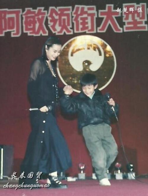 毛阿敏27年前演出照曝光 装扮精致表情投入-毛阿敏其人