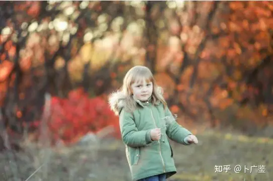 周易取名 女孩用“芷”字取名含义是什么？搭配什么字最有气质-芷字取名女孩名字 寓意