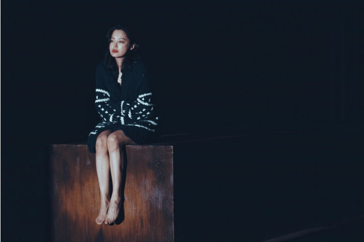 辛芷蕾“跨界”话剧 《初步举证》成都上演-看电视连续剧辛芷蕾