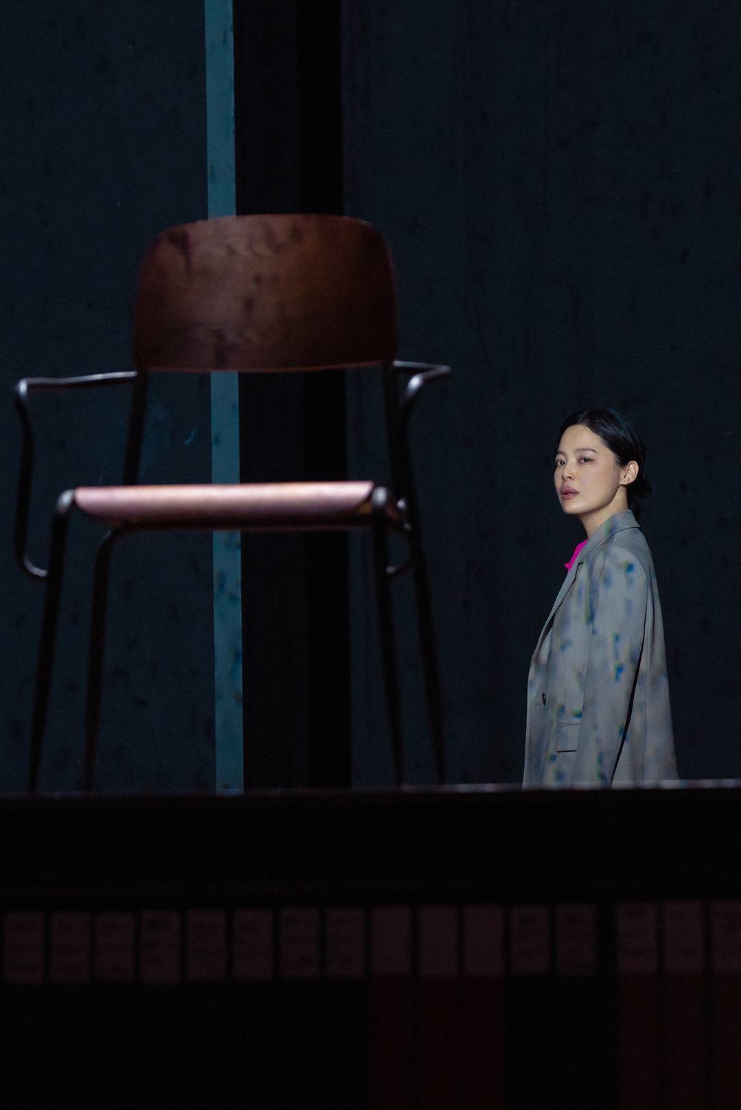 辛芷蕾“跨界”话剧 《初步举证》成都上演-看电视连续剧辛芷蕾