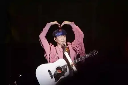 林俊杰是受了多深的情伤，这首歌唱得让人心疼，却是他最喜欢的！-林俊杰唱哭观众