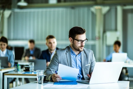 如何让你的代码更加健壮：异常处理和线程安全的编程技巧-代码出问题了 干没公司最少20w金额的数据会怎样