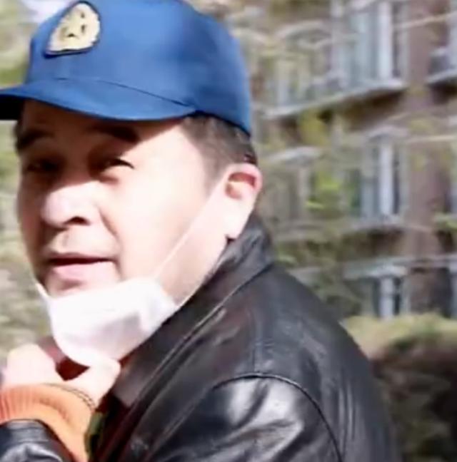 61岁毕福剑近况曝光，录制公益视频精神状态好，出行不忘戴口罩-61岁毕福剑现身商演